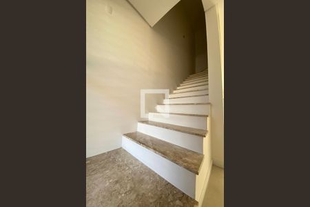 Escada de casa à venda com 3 quartos, 142m² em Padre Reus, São Leopoldo