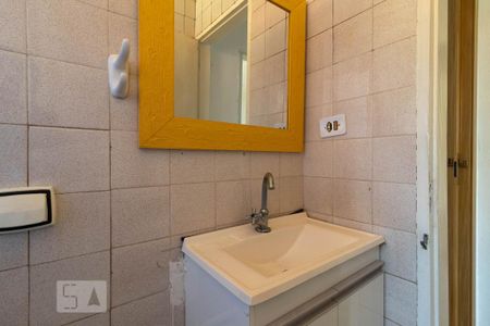 Casa para alugar com 60m², 2 quartos e 1 vaga Casa para alugar com 60m², 2 quartos e 1 vagaBanheiro