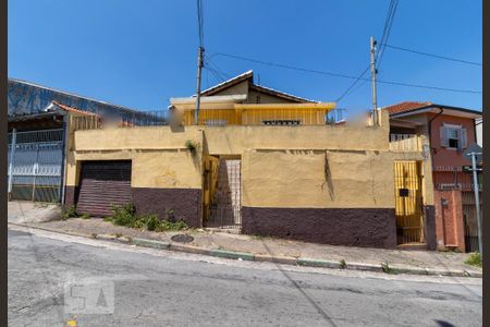 Casa para alugar com 60m², 2 quartos e 1 vaga Casa para alugar com 60m², 2 quartos e 1 vagaFachada