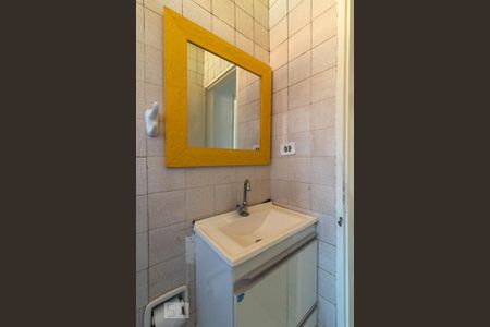 Casa para alugar com 60m², 2 quartos e 1 vaga Casa para alugar com 60m², 2 quartos e 1 vagaBanheiro