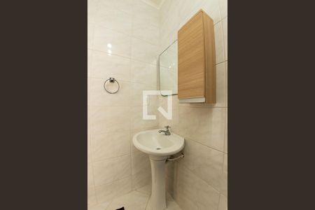 Banheiro de casa de condomínio para alugar com 2 quartos, 74m² em Vila Ema, São Paulo