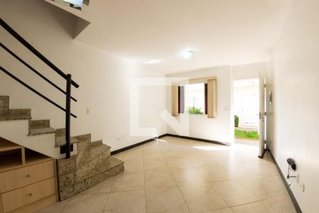 Sala de casa de condomínio para alugar com 2 quartos, 74m² em Vila Ema, São Paulo