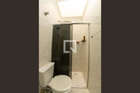 Banheiro de casa de condomínio para alugar com 2 quartos, 74m² em Vila Ema, São Paulo