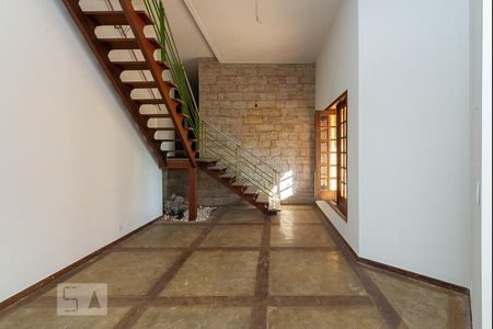 Sala 2 de casa para alugar com 4 quartos, 300m² em Floramar, Belo Horizonte