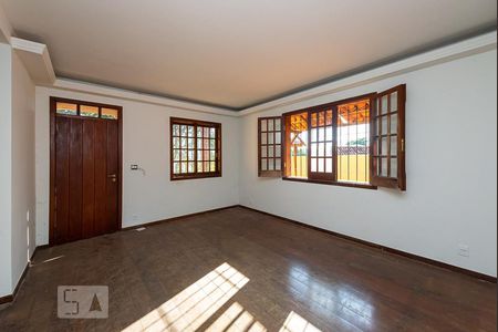 Sala 1 de casa para alugar com 4 quartos, 300m² em Floramar, Belo Horizonte