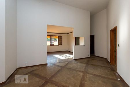 Sala 2 de casa para alugar com 4 quartos, 300m² em Floramar, Belo Horizonte