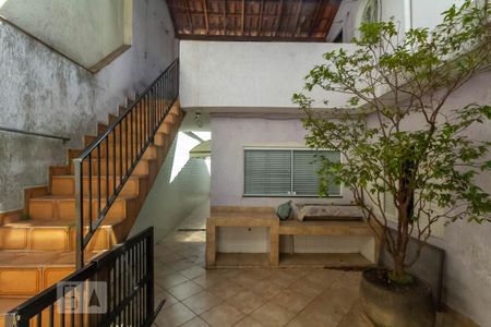 Casa à venda com 230m², 4 quartos e 3 vagasVista