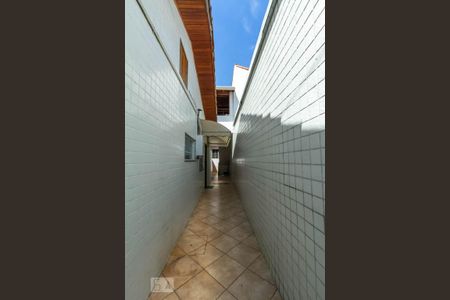 Casa à venda com 230m², 4 quartos e 3 vagasCorredor lateral