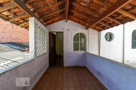 Casa à venda com 230m², 4 quartos e 3 vagasVaranda da suíte da edícula