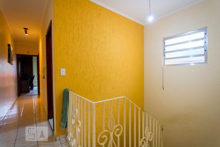 Casa para alugar com 218m², 3 quartos e 3 vagas Casa para alugar com 218m², 3 quartos e 3 vagasCorredor - Superior