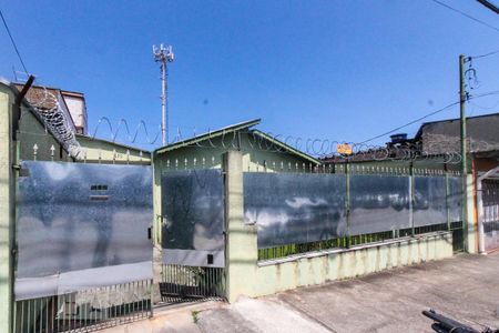 Casa à venda com 300m², 3 quartos e 3 vagas Casa à venda com 300m², 3 quartos e 3 vagasFachada