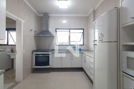Apartamento para alugar com 118m², 3 quartos e 3 vagas Apartamento para alugar com 118m², 3 quartos e 3 vagasCozinha