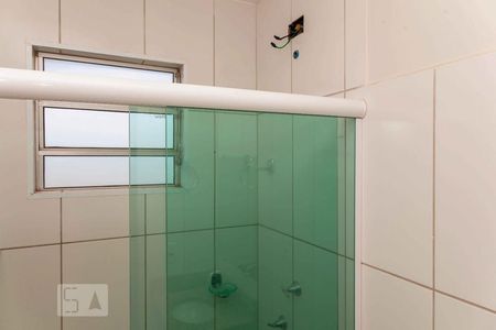 Banheiro de apartamento para alugar com 2 quartos, 45m² em Shopping Park, Uberlândia
