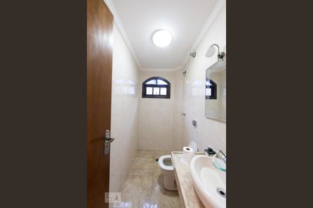 Casa à venda com 230m², 3 quartos e 2 vagasBanheiro Social
