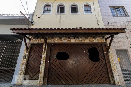 Casa à venda com 230m², 3 quartos e 2 vagasFachada e portaria