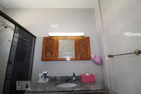 Casa à venda com 201m², 3 quartos e 4 vagasBanheiro 1 suite