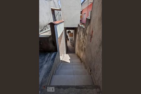 Casa para alugar com 58m², 1 quarto e sem vagaEscadas de acesso
