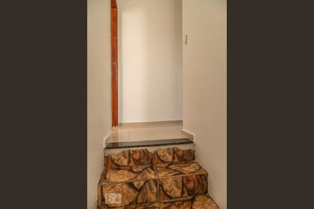 Casa à venda com 134m², 2 quartos e 3 vagas Casa à venda com 134m², 2 quartos e 3 vagasEscada