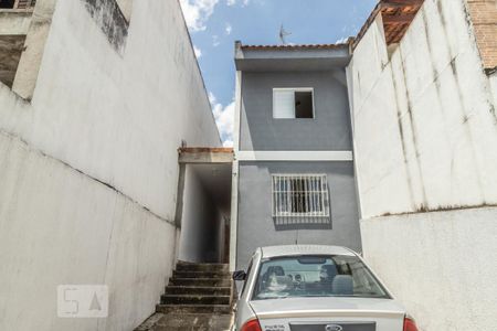 Casa à venda com 134m², 2 quartos e 3 vagas Casa à venda com 134m², 2 quartos e 3 vagasFachada