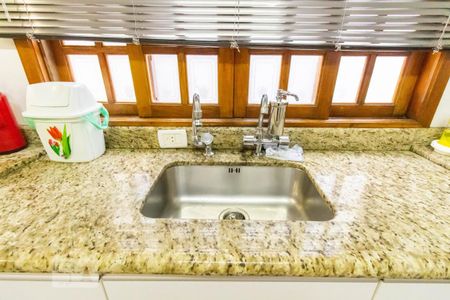 Casa à venda com 198m², 3 quartos e 2 vagas Casa à venda com 198m², 3 quartos e 2 vagasCozinha