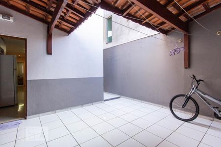 Casa à venda com 198m², 3 quartos e 2 vagas Casa à venda com 198m², 3 quartos e 2 vagasÁrea de Serviço