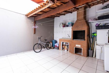 Casa à venda com 198m², 3 quartos e 2 vagas Casa à venda com 198m², 3 quartos e 2 vagasÁrea de Serviço