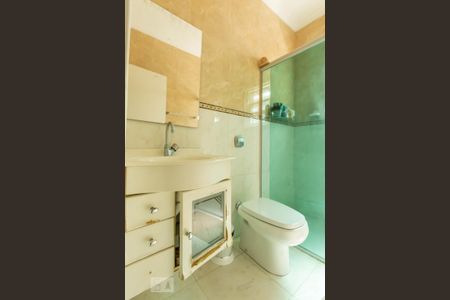 Casa à venda com 198m², 3 quartos e 2 vagas Casa à venda com 198m², 3 quartos e 2 vagasBanheiro