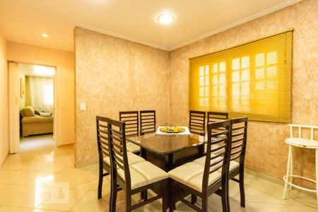 Casa à venda com 198m², 3 quartos e 2 vagas Casa à venda com 198m², 3 quartos e 2 vagasSala de Jantar