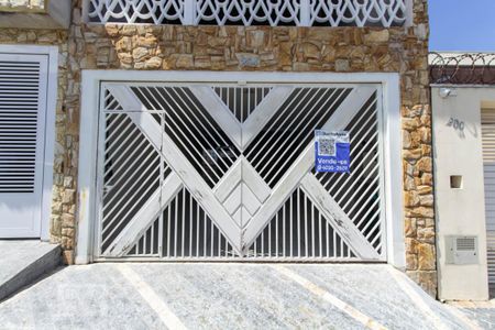 Casa à venda com 198m², 3 quartos e 2 vagas Casa à venda com 198m², 3 quartos e 2 vagasFachada