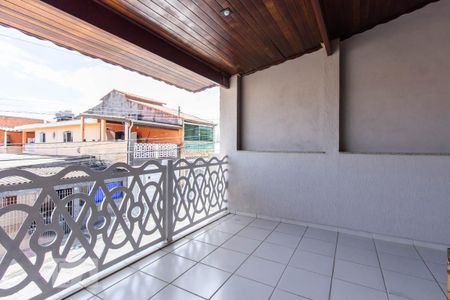 Casa à venda com 198m², 3 quartos e 2 vagas Casa à venda com 198m², 3 quartos e 2 vagasVaranda