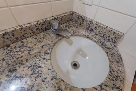 Banheiro  de apartamento à venda com 1 quarto, 30m² em Lago Norte, Brasília
