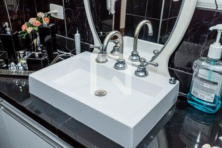 Casa à venda com 360m², 3 quartos e 8 vagas Casa à venda com 360m², 3 quartos e 8 vagasBanheiro suite 3