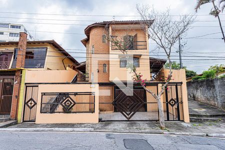 Casa à venda com 360m², 3 quartos e 8 vagas Casa à venda com 360m², 3 quartos e 8 vagasFachada