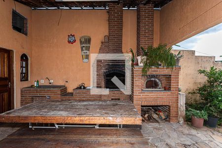 Casa à venda com 360m², 3 quartos e 8 vagas Casa à venda com 360m², 3 quartos e 8 vagasPiscina e churrasqueira