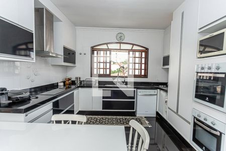 Casa à venda com 360m², 3 quartos e 8 vagas Casa à venda com 360m², 3 quartos e 8 vagasCozinha