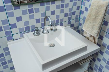 Casa à venda com 360m², 3 quartos e 8 vagas Casa à venda com 360m², 3 quartos e 8 vagasBanheiro suite 2