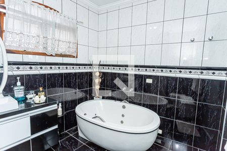 Casa à venda com 360m², 3 quartos e 8 vagas Casa à venda com 360m², 3 quartos e 8 vagasBanheiro suite 3