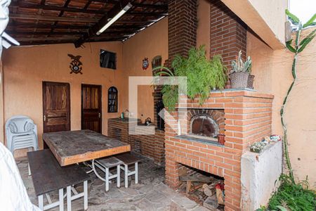 Casa à venda com 360m², 3 quartos e 8 vagas Casa à venda com 360m², 3 quartos e 8 vagasPiscina e churrasqueira