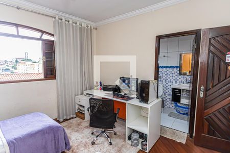 Casa à venda com 360m², 3 quartos e 8 vagas Casa à venda com 360m², 3 quartos e 8 vagasSuite 2