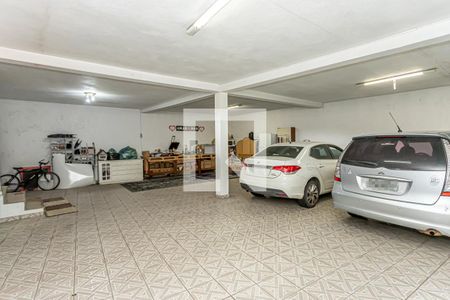Casa à venda com 360m², 3 quartos e 8 vagas Casa à venda com 360m², 3 quartos e 8 vagasGaragem coberta