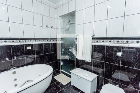 Casa à venda com 360m², 3 quartos e 8 vagas Casa à venda com 360m², 3 quartos e 8 vagasBanheiro suite 3