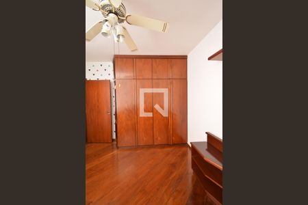 Casa à venda com 476m², 5 quartos e 3 vagas Casa à venda com 476m², 5 quartos e 3 vagasQuarto 1