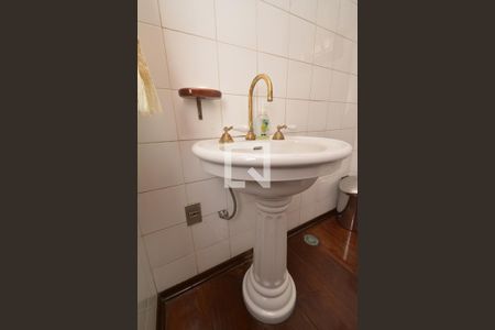 Casa à venda com 476m², 5 quartos e 3 vagas Casa à venda com 476m², 5 quartos e 3 vagasLavabo