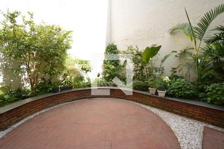 Casa à venda com 476m², 5 quartos e 3 vagas Casa à venda com 476m², 5 quartos e 3 vagasJardim