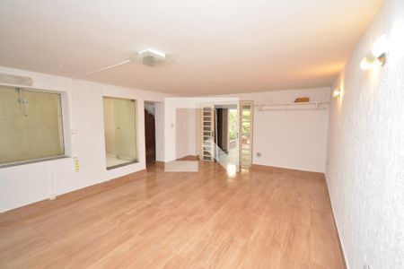 Casa à venda com 476m², 5 quartos e 3 vagas Casa à venda com 476m², 5 quartos e 3 vagasEscritório