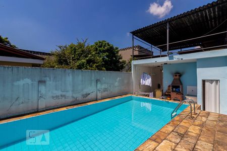Casa à venda com 300m², 2 quartos e 4 vagasPiscina