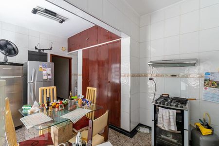 Casa à venda com 300m², 2 quartos e 4 vagasCozinha 