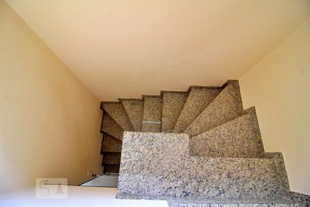 Escada de casa à venda com 4 quartos, 255m² em Vila Progresso, Santo André