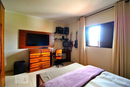 Casa à venda com 255m², 4 quartos e 5 vagasSuíte 1