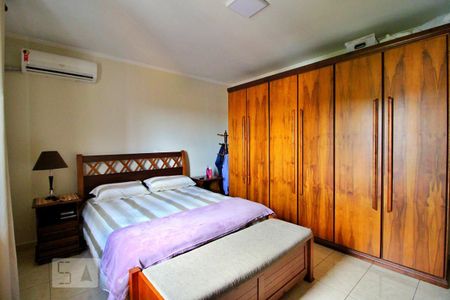 Casa à venda com 255m², 4 quartos e 5 vagasSuíte 1